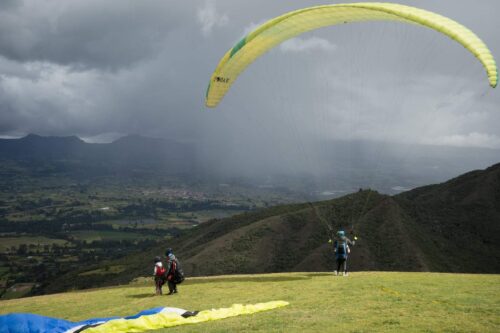 paragliding-bogota-secondary-image-1 Paragliding at Sopó Colombia overlooking Embalse Tominé and Parque Pionono